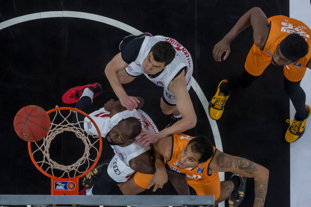 紧盯英格兰 紧盯英格兰